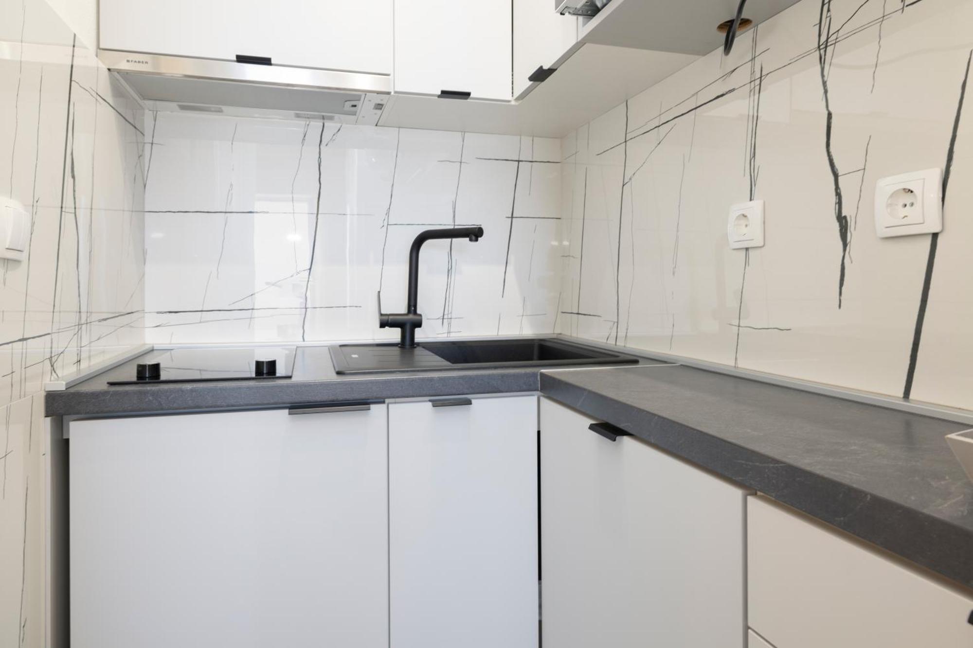 Apartmans Lale Brela Exteriör bild